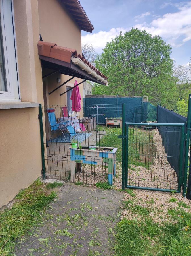 شقة F2 Exterieur Lit King Size Brives-Charensac المظهر الخارجي الصورة